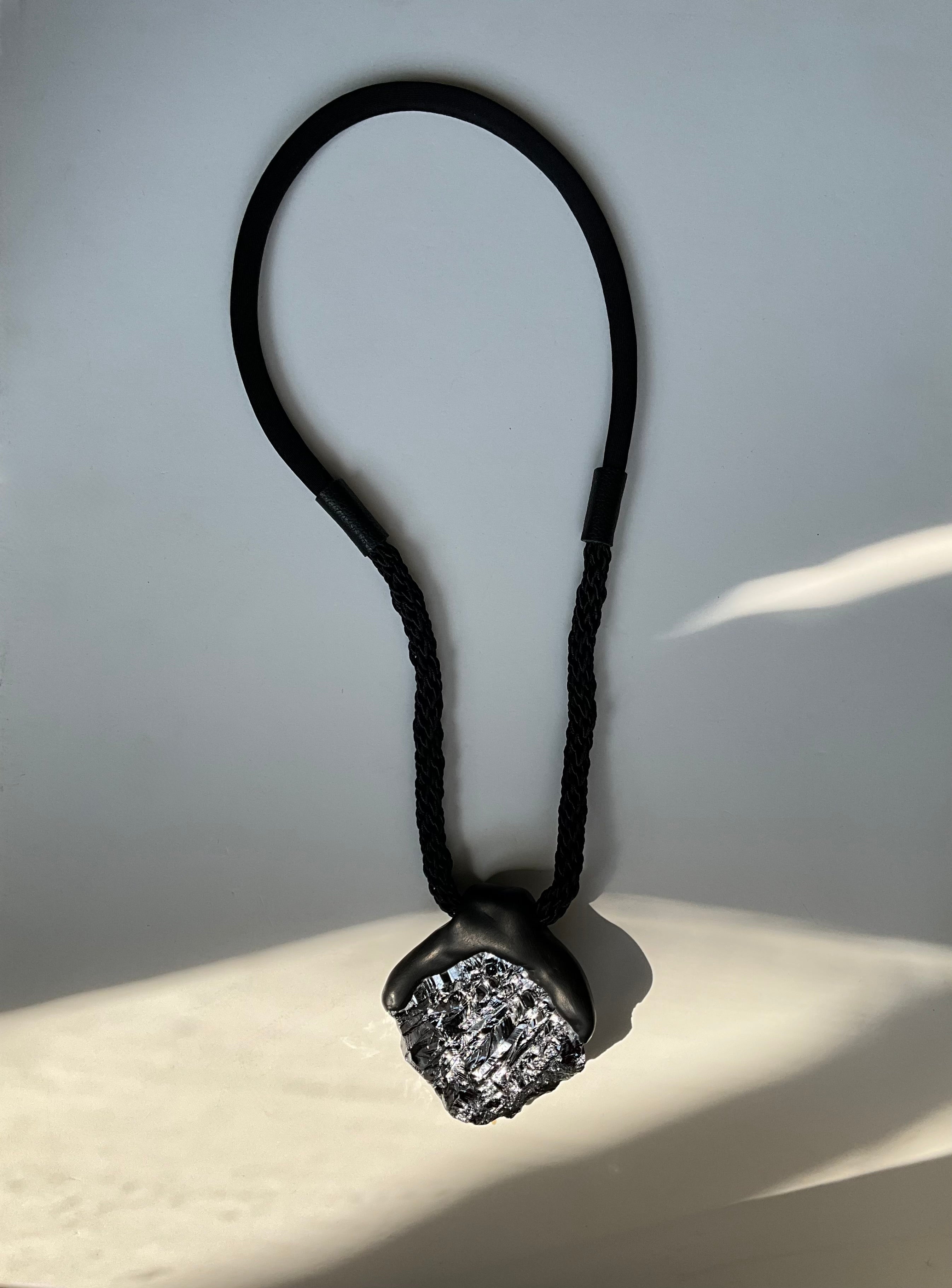 Terahertz Necklace Black