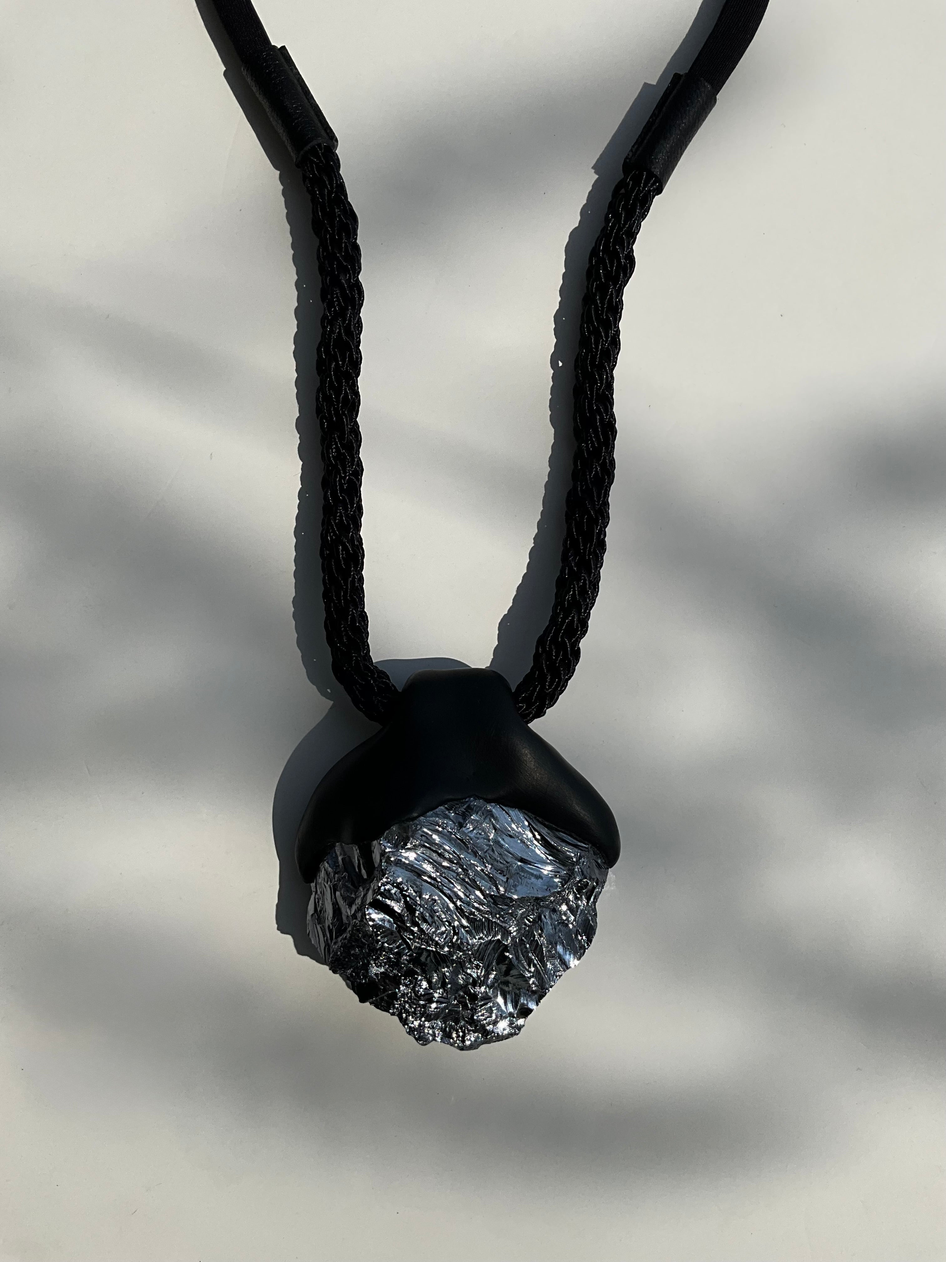 Terahertz Necklace Black