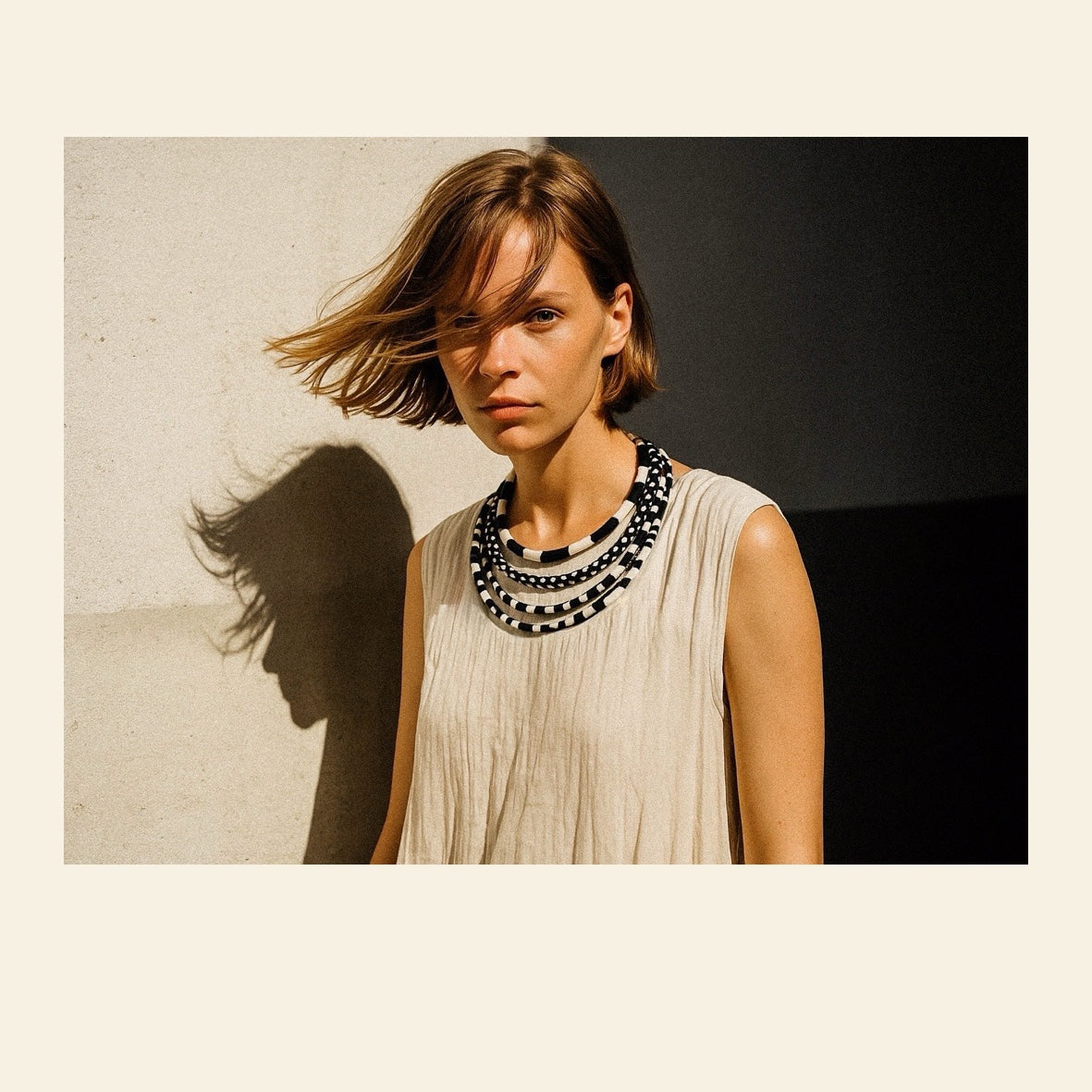 SLIMS NECKLACE Black And White
