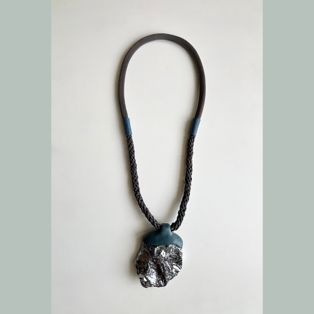 Terahertz Necklace Blue-Gray